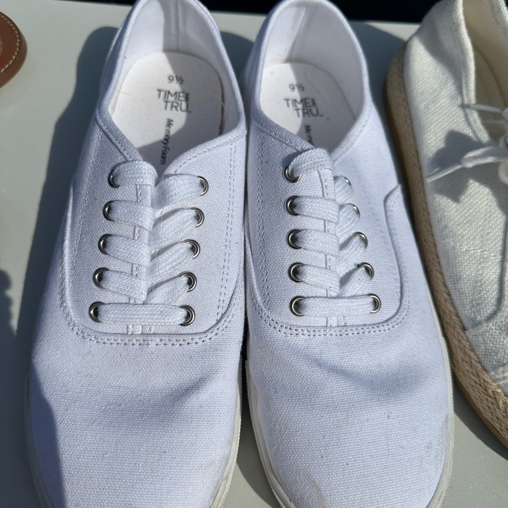Time and Tru White Canvas Lace-Up Sneakers 9.5